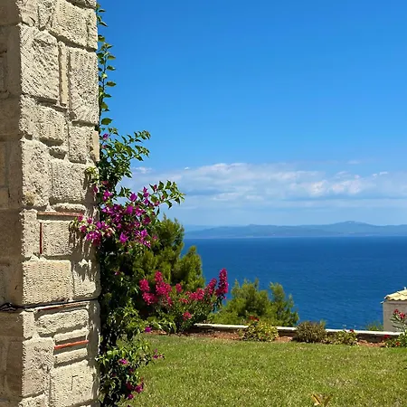 Sea View Apartment *